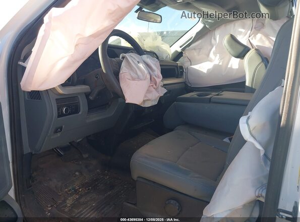 1FTBF2AA7SEC21997 2025 FORD F-250 White Widok wnętrza z przodu