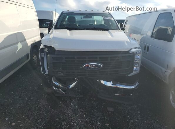 1FTBF2BA9PED18902 2023 FORD F250 White Widok z przodu