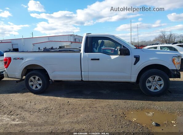 1FTMF1EBXNKE12583 2022 FORD F150 White Вид задньої частини салону