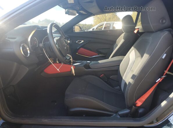 1G1FB3DS7P0158419 2023 CHEVROLET CAMARO Черный Вид салона спереди