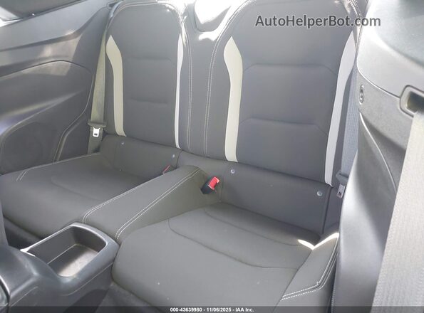 1G1FB3DX1P0138503 2023 CHEVROLET CAMARO Silver VIN կոդի պիտակի տեսք