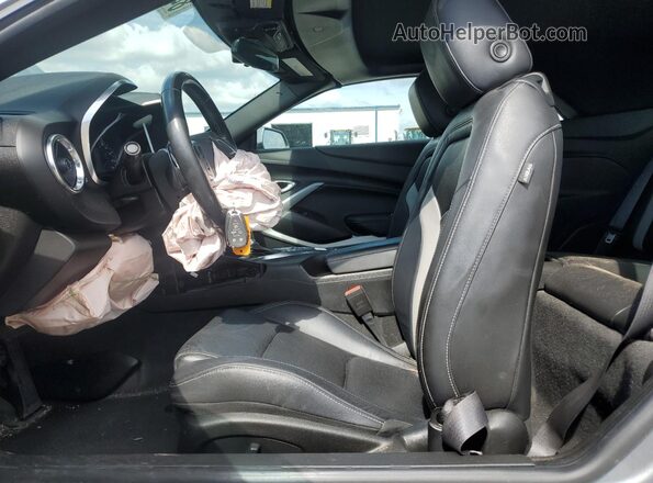 1G1FD3DS1M0142416 2021 CHEVROLET CAMARO Silver Widok wnętrza z przodu