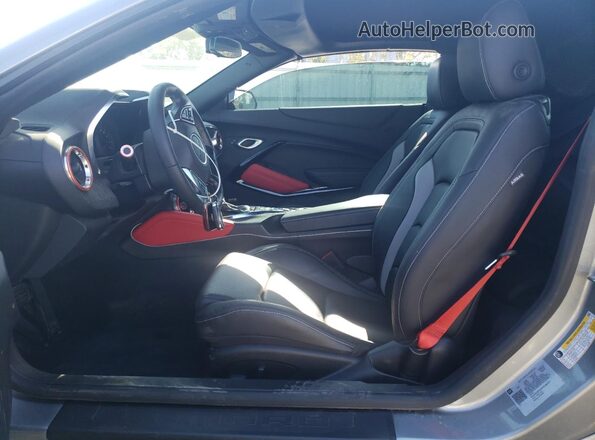 1G1FD3DXXP0144102 2023 CHEVROLET CAMARO Серебряный Вид салона спереди
