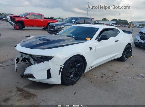 1G1FF1R70M0136013 2021 CHEVROLET CAMARO Белый Передняя левая четверть