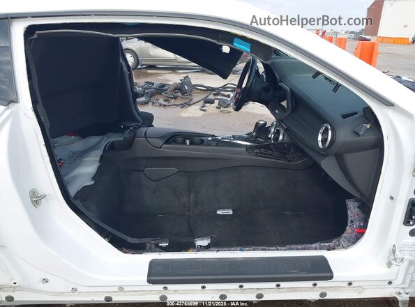 1G1FF1R71P0126577 2023 CHEVROLET CAMARO White Front interior view