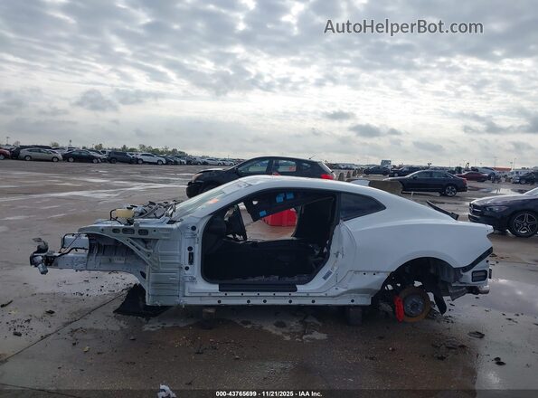 1G1FF1R71P0126577 2023 CHEVROLET CAMARO White 360 interior view