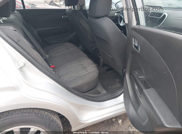 1G1JD5SH9J4123324 2018 CHEVROLET SONIC Серебряный Вид наклейки с VIN-кодом