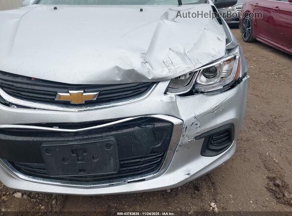 1G1JD5SH9J4123324 2018 CHEVROLET SONIC Серебряный Вид спереди
