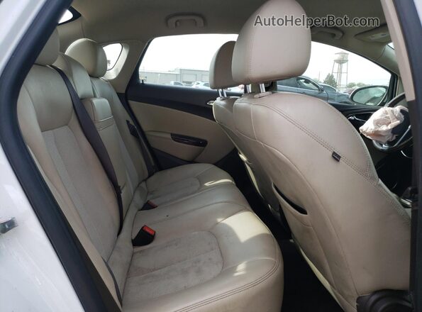 1G4PR5SK7H4115100 2017 BUICK VERANO White უკანა სავარძლების ხედი