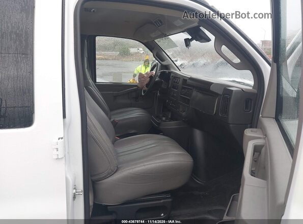 1GAWGEFP4S1159844 2025 CHEVROLET EXPRESS White Front interior view