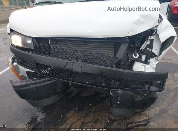 1GAWGEFP4S1159844 2025 CHEVROLET EXPRESS White Front view