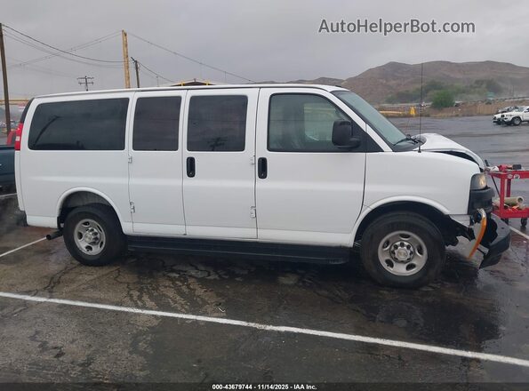 1GAWGEFP4S1159844 2025 CHEVROLET EXPRESS White Rear interior view