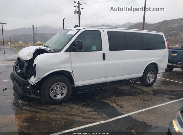 1GAWGEFP4S1159844 2025 CHEVROLET EXPRESS White 360 interior view