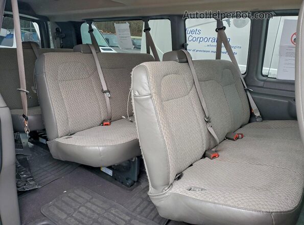 1GAZGPFP7R1263988 2024 CHEVROLET EXPRESS White Vista interior trasera