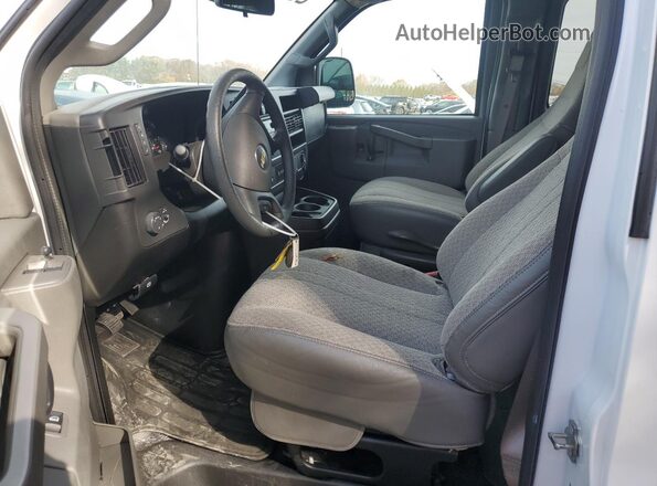 1GAZGPFP7R1263988 2024 CHEVROLET EXPRESS White Vista interior delantera