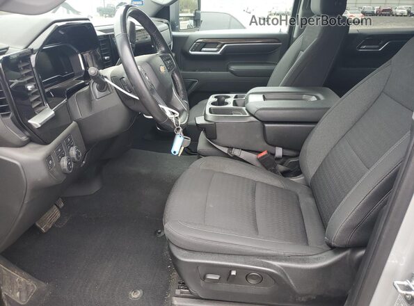 1GCPDDEKXNZ542150 2022 CHEVROLET SILVERADO Серебряный Вид салона спереди