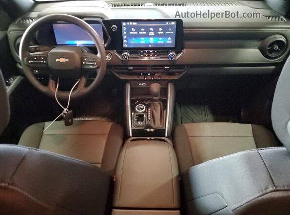 1GCPTBEK2S1225075 2025 CHEVROLET COLORADO White Widok deski rozdzielczej