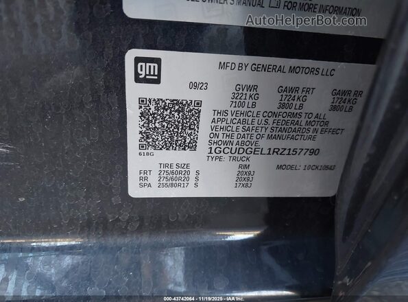 1GCUDGEL1RZ157790 2024 CHEVROLET SILVERADO Black Vista del compartimento del motor