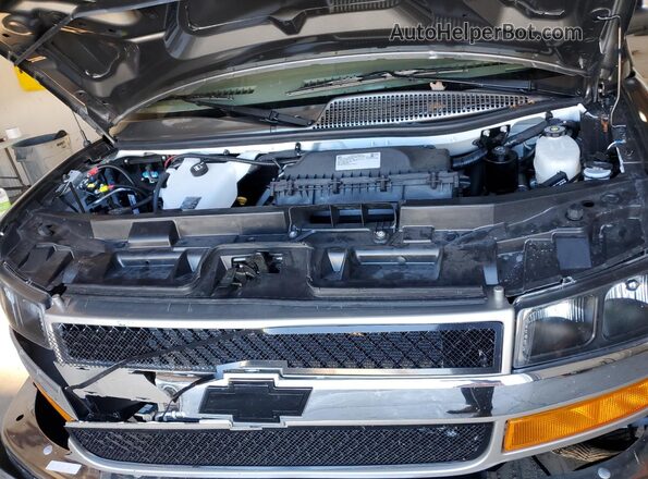 1GCWGAF74S1205060 2025 CHEVROLET EXPRESS Gray ძრავის განყოფილების ხედი