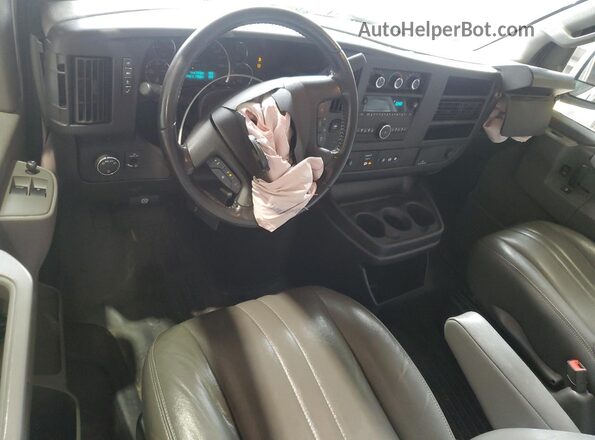 1GCWGAFP0N1174782 2022 CHEVROLET EXPRESS White Առջևի վահանակի տեսք