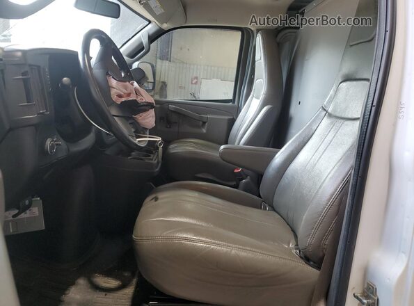 1GCWGAFP0N1174782 2022 CHEVROLET EXPRESS White Սալոնի դիմացի տեսք