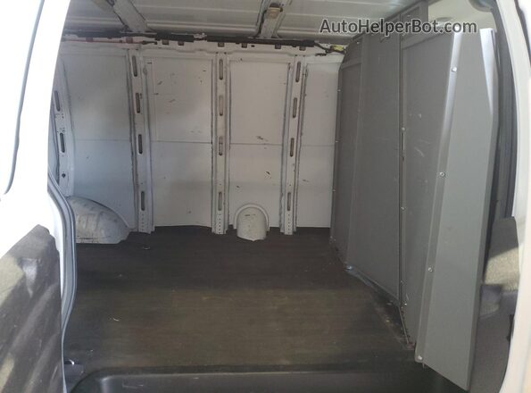1GCWGAFP0N1174782 2022 CHEVROLET EXPRESS White Սալոնի հետևի տեսք