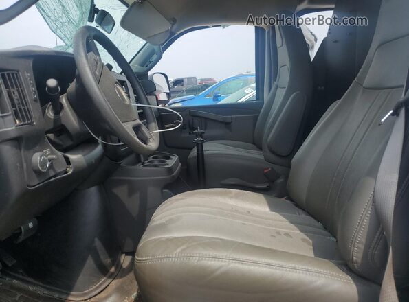 1GCWGAFP5R1266332 2024 CHEVROLET EXPRESS Silver Front interior view
