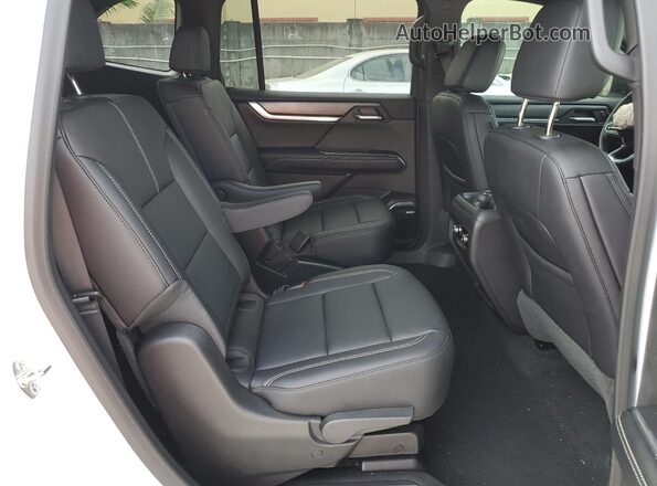 1GKENKRS0SJ263159 2025 GMC ACADIA White Widok wnętrza z tyłu