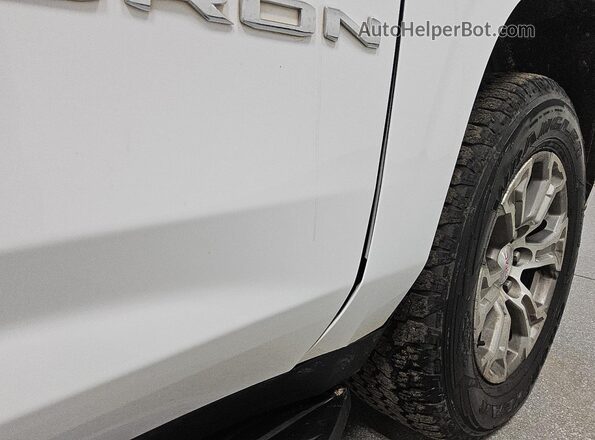 1GKS2FED4NR227779 2022 GMC YUKON Белый 