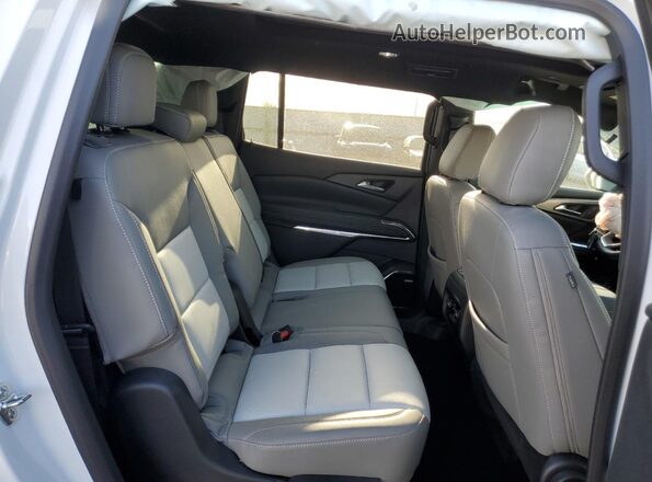 1GNEVGRS3SJ257534 2025 CHEVROLET TRAVERSE White Вид задньої частини салону