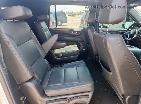 1GNSCCKD2MR398807 2021 CHEVROLET SUBURBAN White Widok wnętrza z tyłu