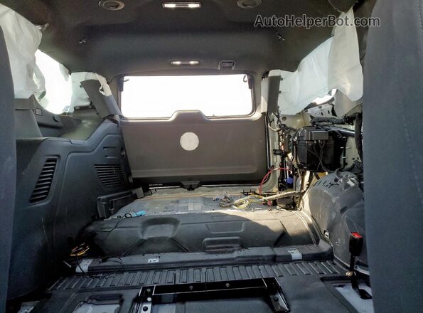 1GNSKLED3RR176069 2024 CHEVROLET TAHOE Two Tone Հետևի նստատեղերի տեսք