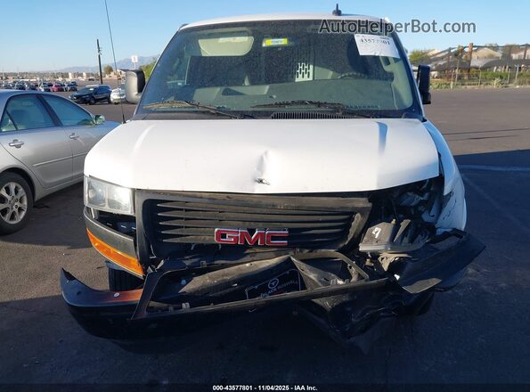 1GTW7AF71R1104004 2024 GMC SAVANA CARGO White Front view