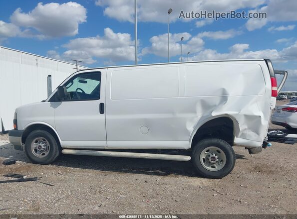 1GTW7AFF1H1908499 2017 GMC SAVANA 2500 White Սալոնի 360 աստիճան տեսք