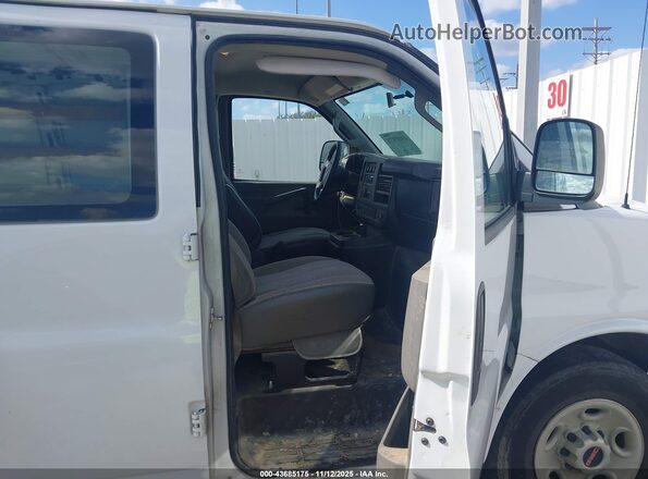 1GTW7AFF1H1908499 2017 GMC SAVANA 2500 White Սալոնի դիմացի տեսք