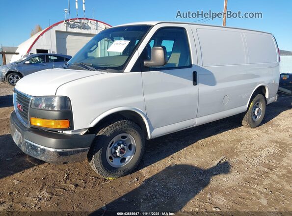 1GTW7AFF4H1906200 2017 GMC SAVANA 2500 Белый Передняя левая четверть