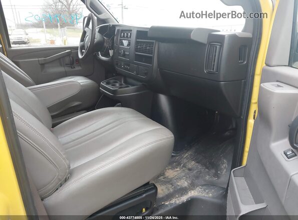 1GTW7AFG0L1252152 2020 GMC SAVANA CARGO Yellow წინა სალონის ხედი
