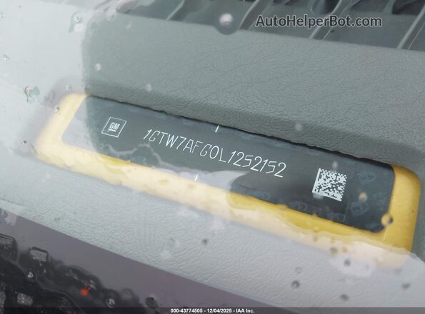 1GTW7AFG0L1252152 2020 GMC SAVANA CARGO Yellow ძრავის განყოფილების ხედი