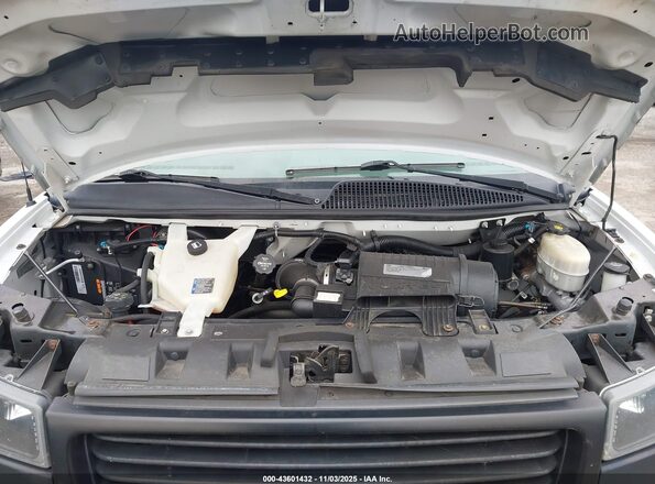 1GTW7AFG1J1186353 2018 GMC SAVANA 2500 White Widok z przodu