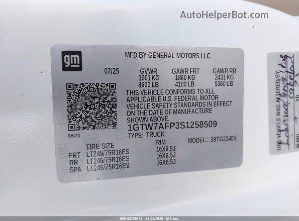 1GTW7AFP3S1258509 2025 GMC SAVANA CARGO White Vista del compartimento del motor
