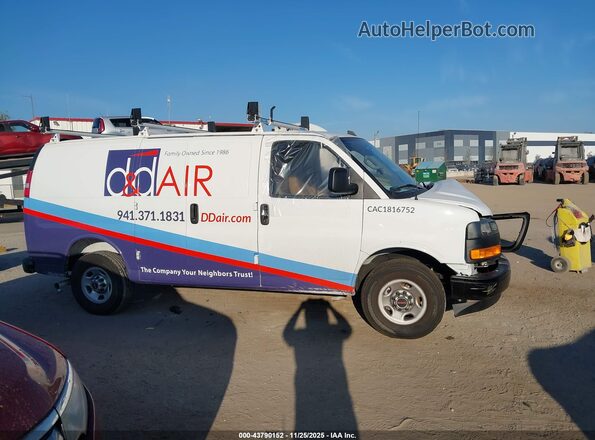 1GTW7AFP3S1258509 2025 GMC SAVANA CARGO White Vista interior trasera