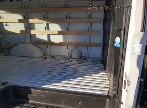1GTW7AFP5S1173638 2025 GMC SAVANA White Widok wnętrza z tyłu