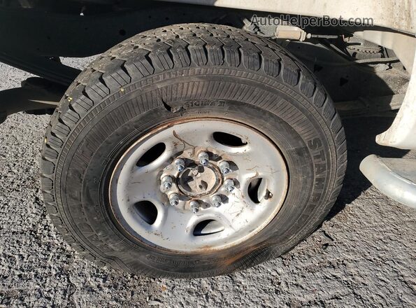 1GTW7AFP5S1173638 2025 GMC SAVANA White 