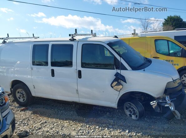 1GTW7AFP8M1300109 2021 GMC SAVANA CARGO White Vista interior trasera