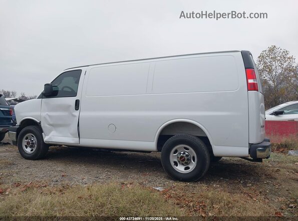 1GTZ7GF7XS1100331 2025 GMC SAVANA CARGO White Vista interior de 360 grados