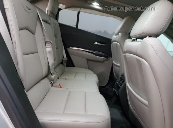 1GYAZAR42MF008619 2021 CADILLAC XT4 Серебряный Вид задней части салона