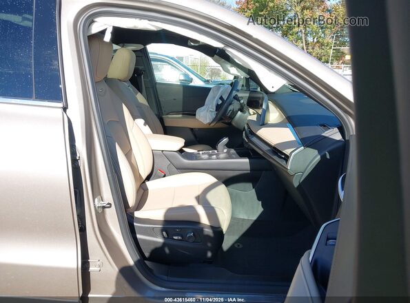 1GYFZDR41RF202136 2024 CADILLAC XT4 Champagne Вид салона спереди