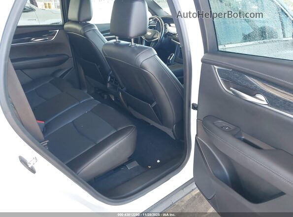 1GYKNDR49NZ133229 2022 CADILLAC XT5 White VIN sticker view