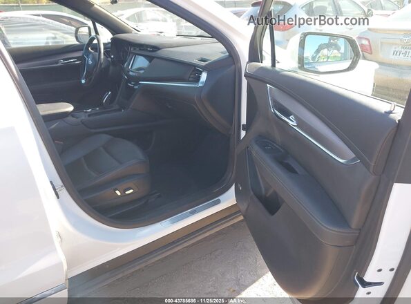 1GYKPAR44MZ153105 2021 CADILLAC OTHER White Widok wnętrza z przodu