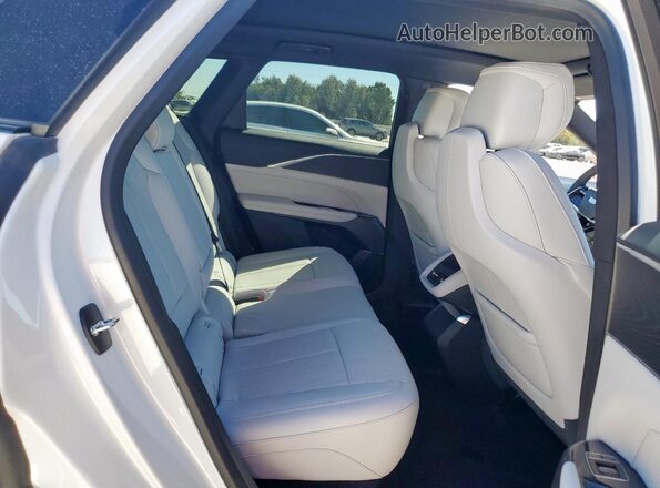 1GYKPPRL2RZ102994 2024 CADILLAC OTHER White Vista interior trasera